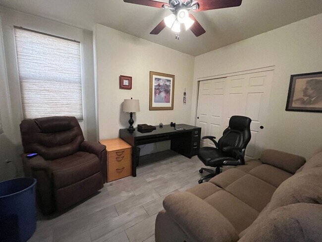 Building Photo - Furnished monthly rental home with long term lease options.