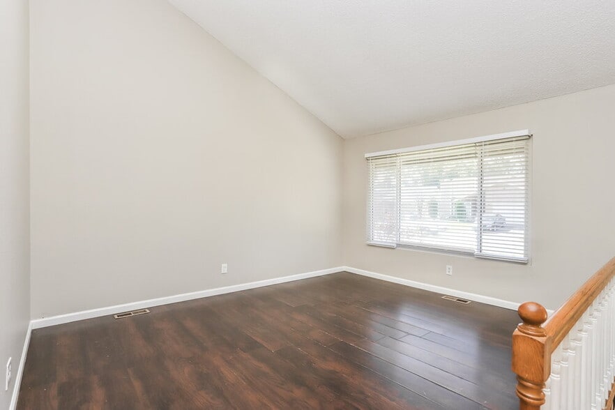 Building Photo - 1690 Woodman Dr