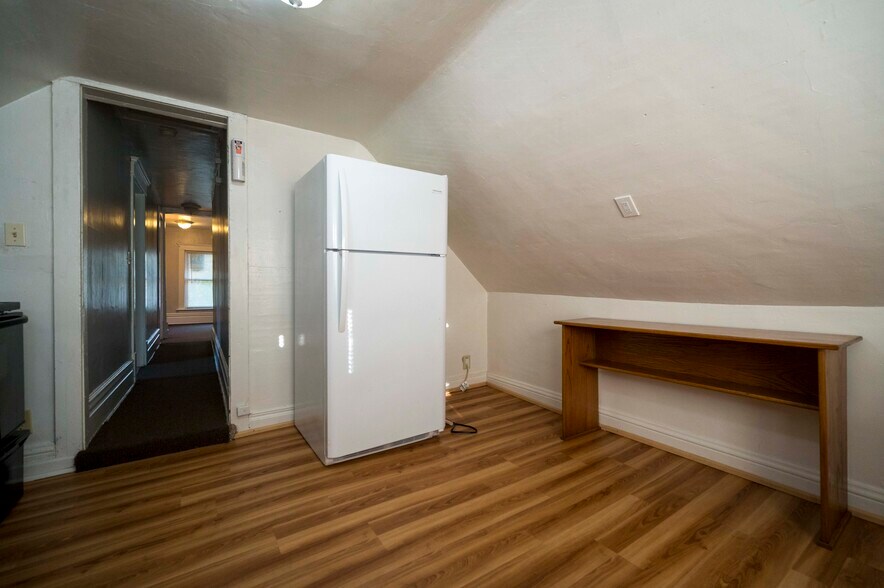 Kitchen - 319 N Sycamore St