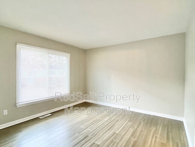 Building Photo - 5612 Picadilly Ln