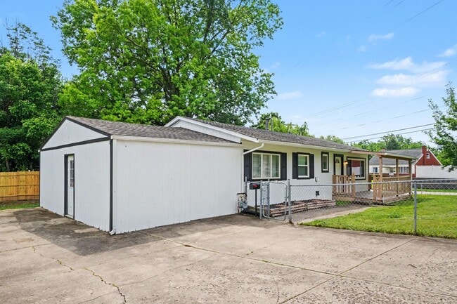 Building Photo - Cute and Cozy 3 Bed 1 Bath Home