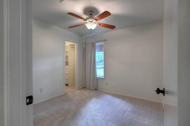 Building Photo - 9859 Meadow Bend Ln