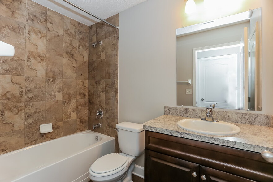 Building Photo - 45089 Weaver Cir