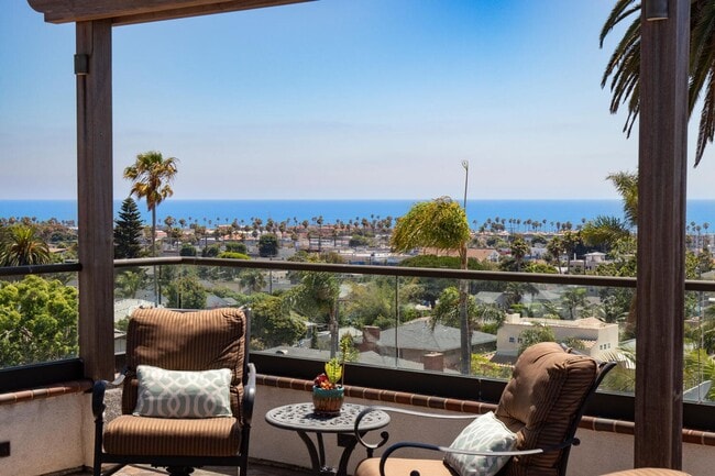 Building Photo - Prestigious Ocean View Retreat – Fully Rem...