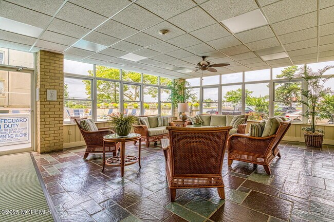 Building Photo - 510 Deal Lake Dr