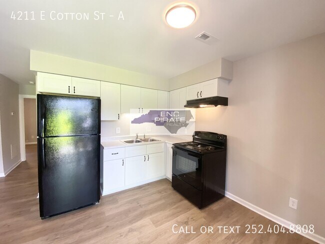 Building Photo - 4211 E Cotton St