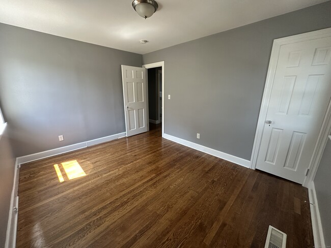 Building Photo - 18 Woodmont Rd