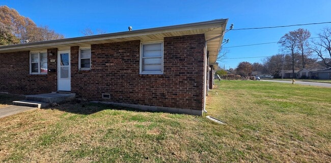 Primary Photo - 2 BR 1 BA brick duplex, close to Missouri ...
