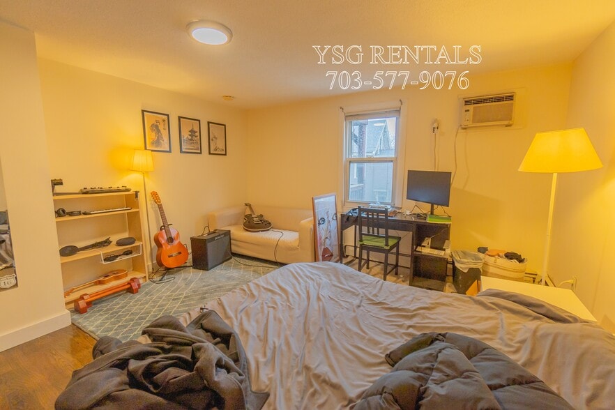 Building Photo - 260 Columbia St