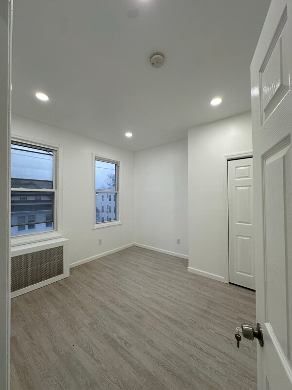 Building Photo - 793 E 19th St