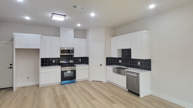 Building Photo - 2348 Alsiddiq Dr