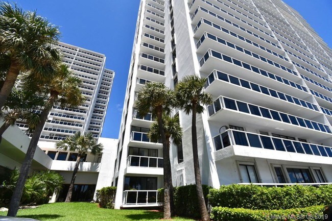 Building Photo - 20515 E Country Club Dr