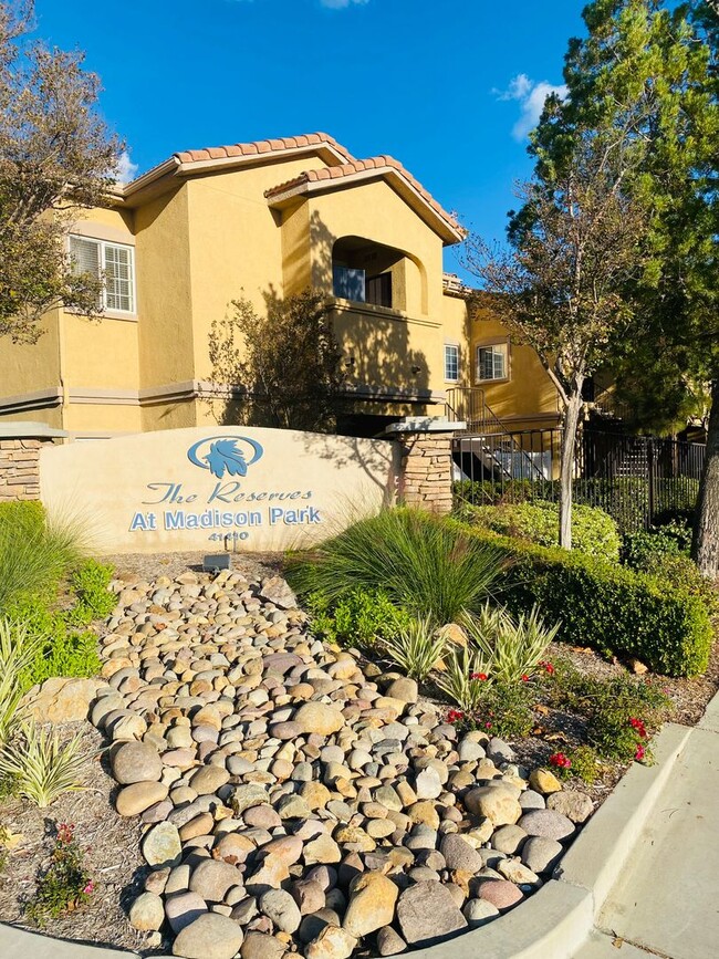 Building Photo - 2 Bed 2 Bath Condo for Rent in Murrieta