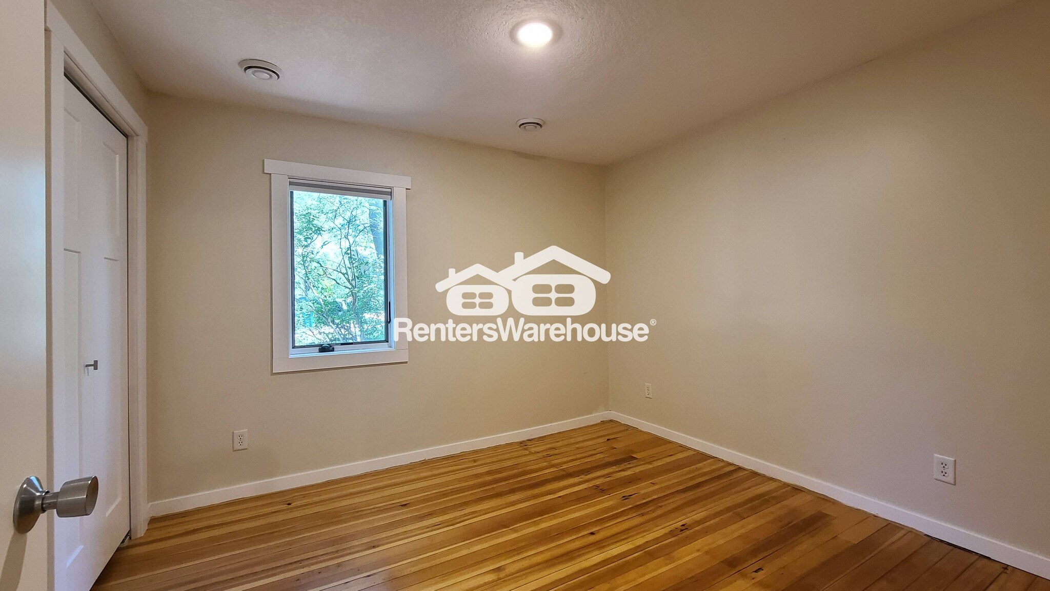 Building Photo - 217 River St