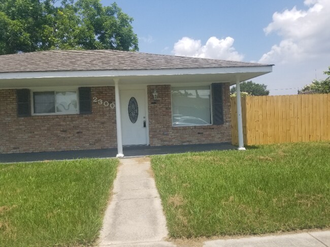 Primary Photo - 2300 Campagna Dr