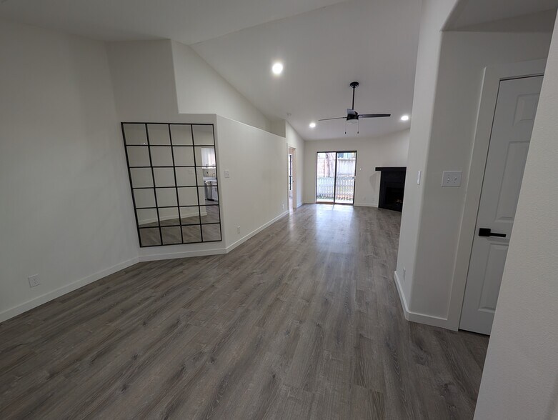 Building Photo - 1601 Faro Dr