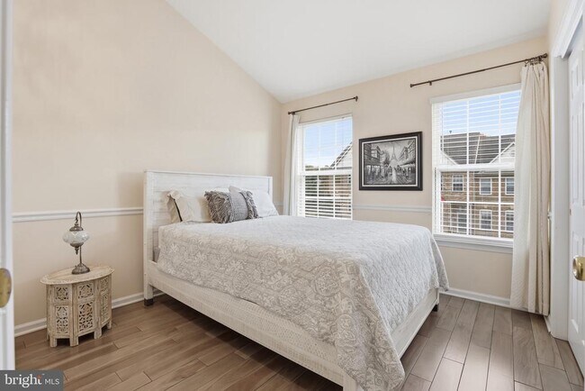 Building Photo - 47716 Bowline Terrace