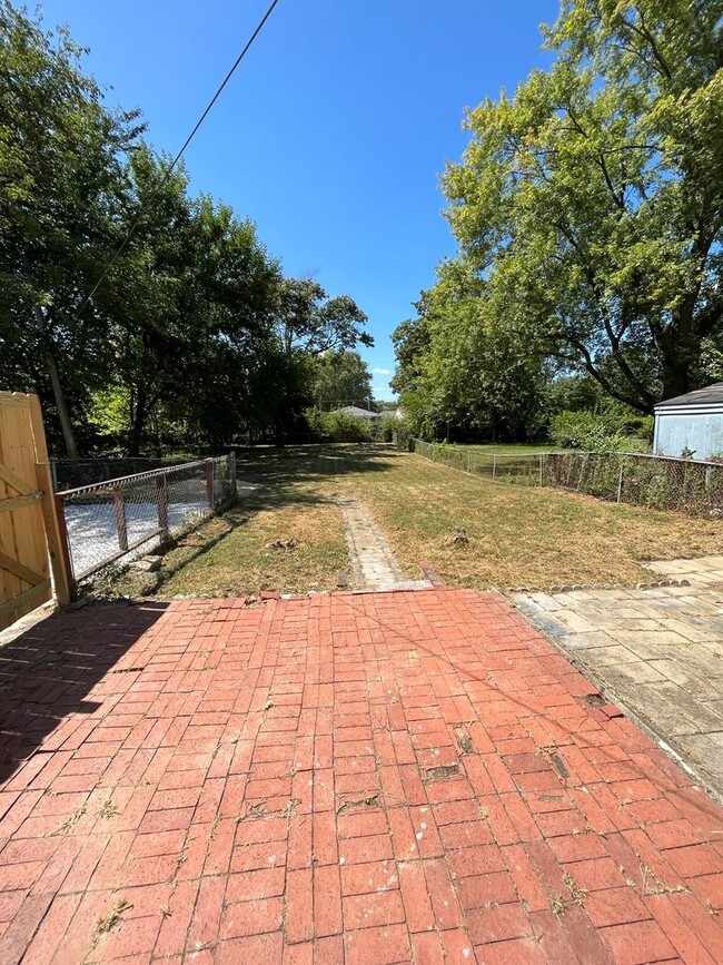Building Photo - Newly Renovated 3 Bedroom, 2 Bathroom Home