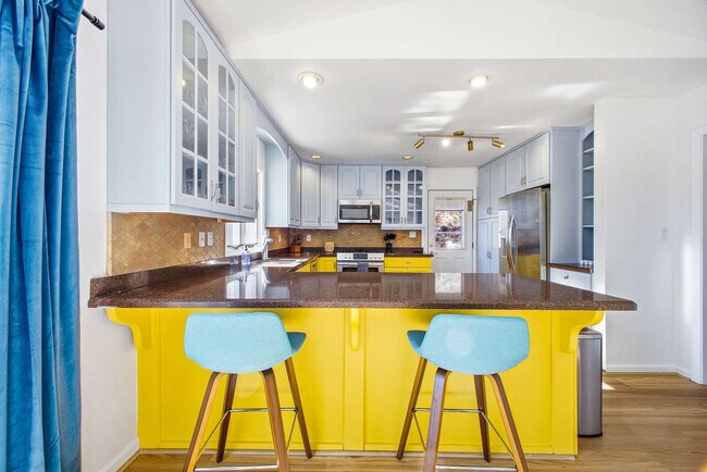 Building Photo - 12 Apple Tree Way