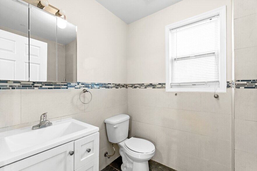 Building Photo - 270 S 20th St