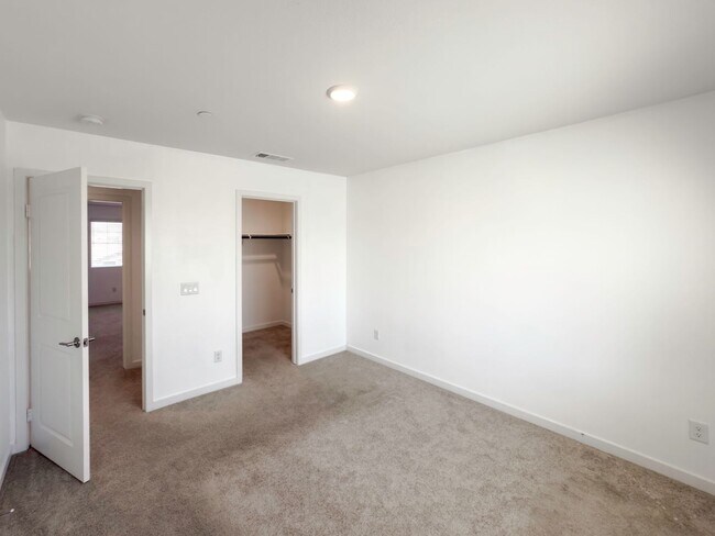 Building Photo - Newer Construction, Exquisite 4 Bedroom + ...