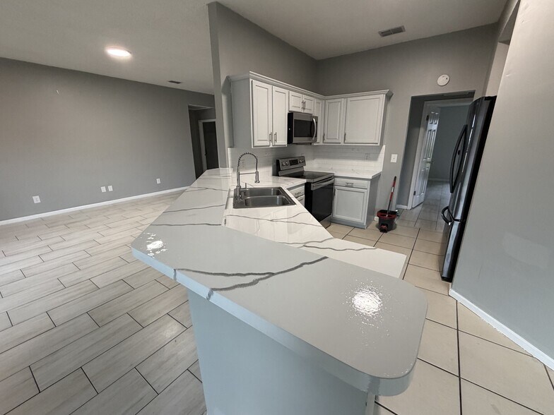 Building Photo - 424 Rolling Rock Ct