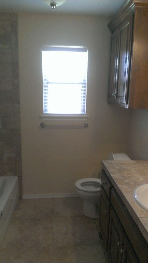 Building Photo - 3 bed, 2 bath 2 garage in Edmond!