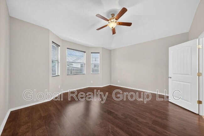 Building Photo - 10405 Macarthur Way