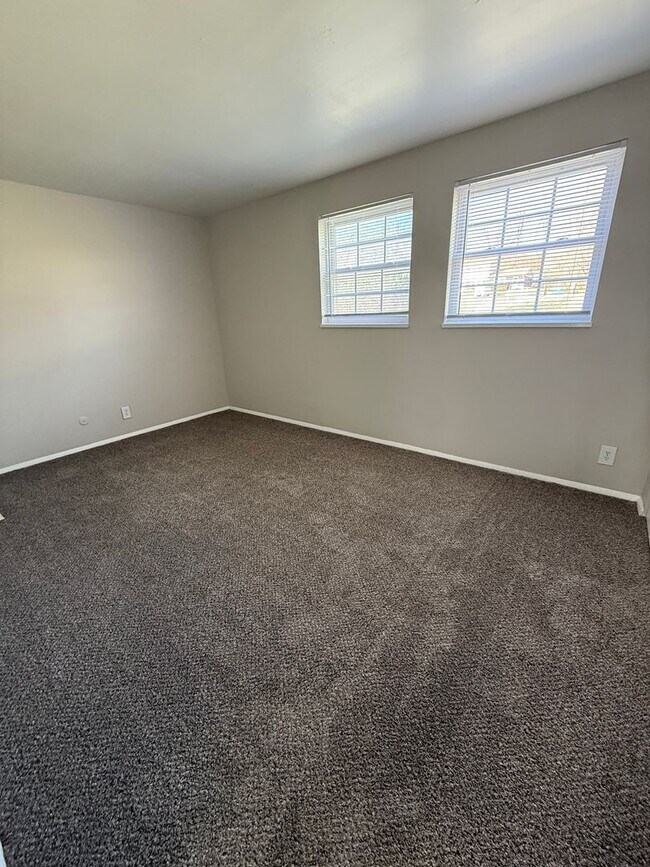 Building Photo - Spacious 2-Bedroom Townhome – Move-In Ready!