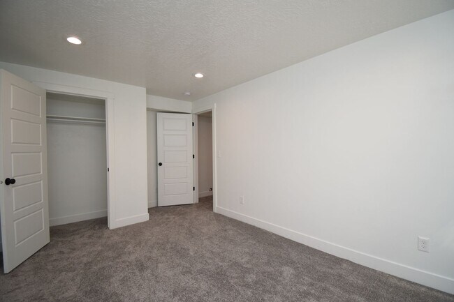 Building Photo - 5 Bed 3.5 Bath House next to TopGolf!!!