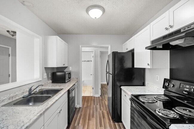 Building Photo - 920 Inglewood Ln