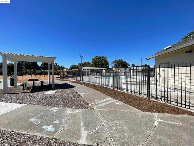 Building Photo - 3206 Fitzpatrick Dr