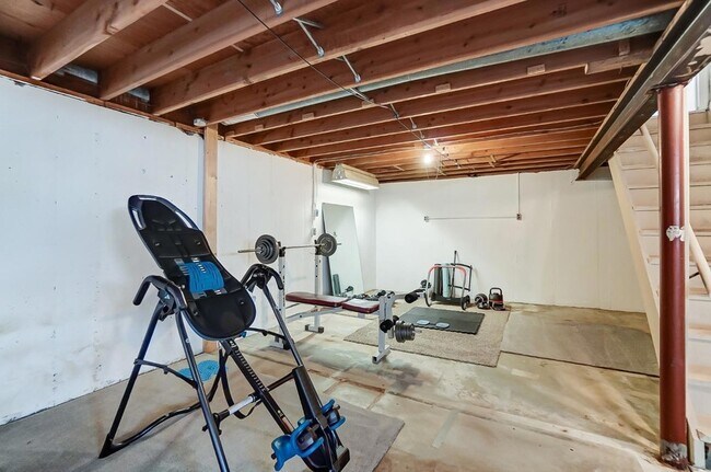 Building Photo - 1599 Yellowglen Dr