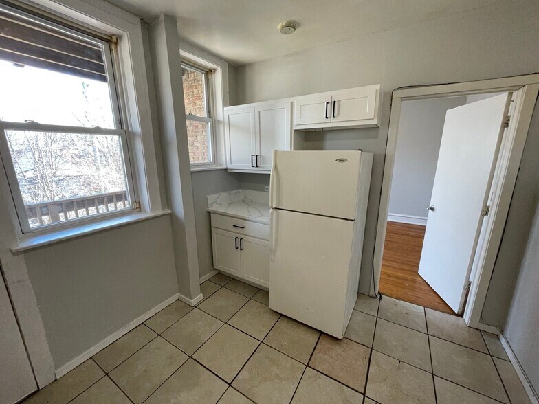 Building Photo - 7931 S Manistee Ave