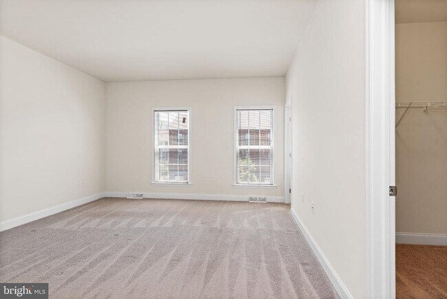Building Photo - 1332 Saxton Wy