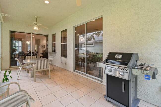 Building Photo - 715 SW St Vincent Cove