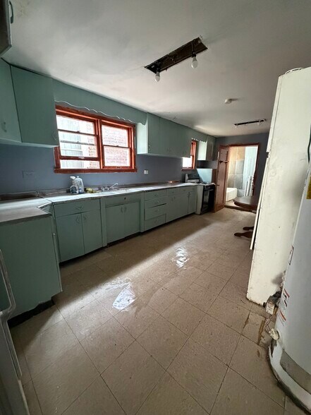 Building Photo - 2153 W 18th St