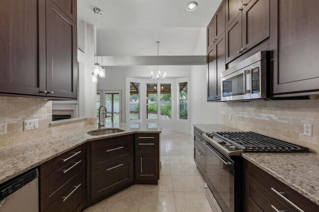 Building Photo - 9312 Roxanna Dr