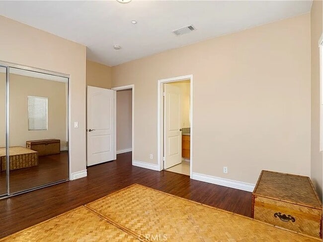 Building Photo - 5 Bedroom & 5.5 Bathroom