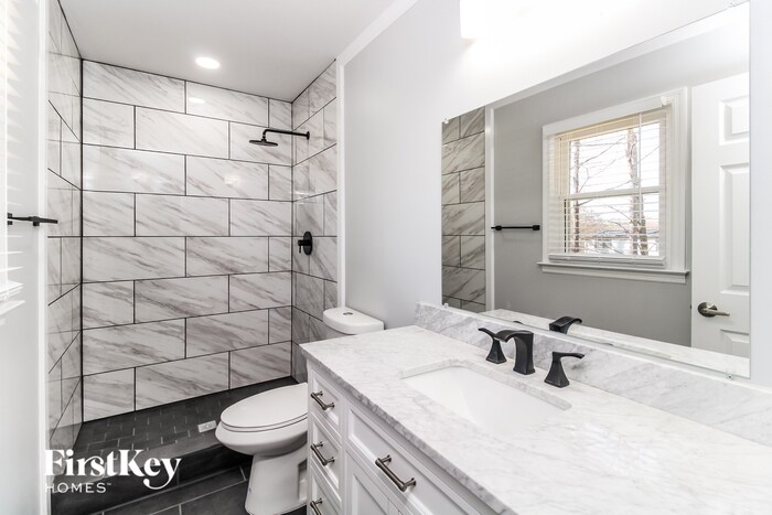 Building Photo - 2112 Pebble Dr