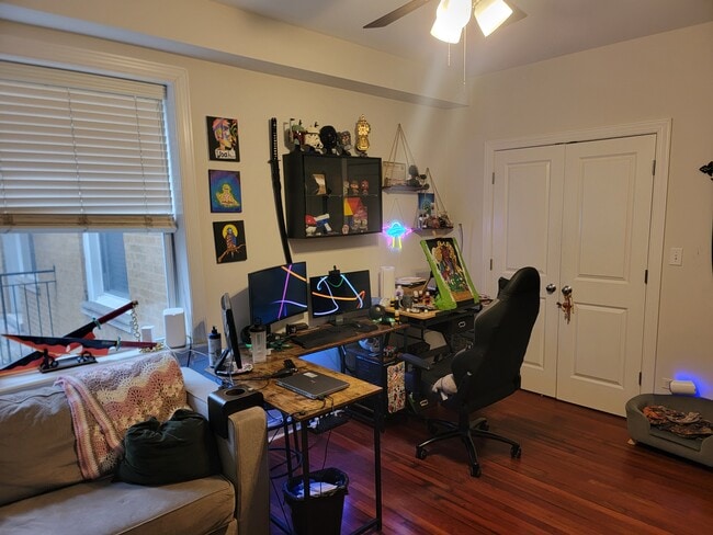 Building Photo - 7627 N Greenview Ave