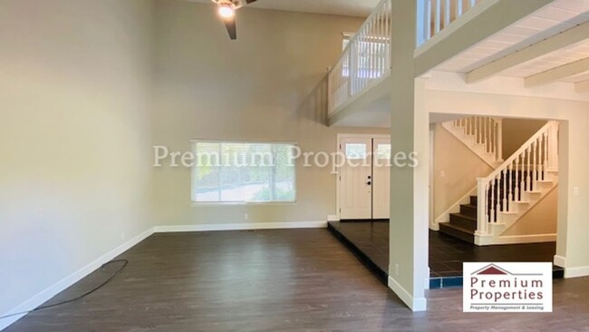 Building Photo - Renovated 4BD/3BA, Two-Story Home in the S...