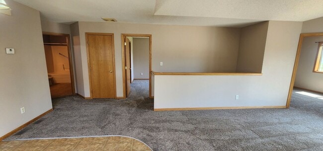Building Photo - Beautiful 3 Bed, End Unit, Town Home for Rent