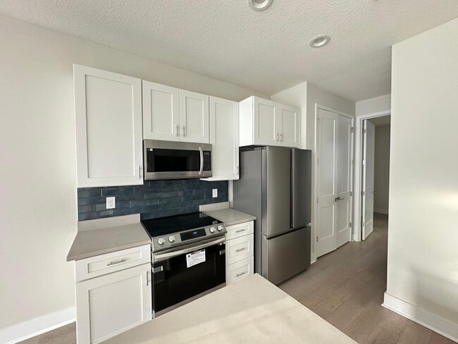 Building Photo - 140-833 Calla Terrace N