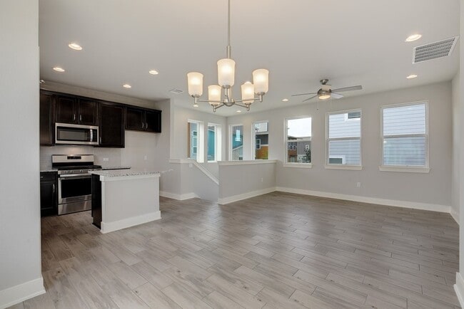 Building Photo - Gorgeous Edgewick Condo - Available Now!