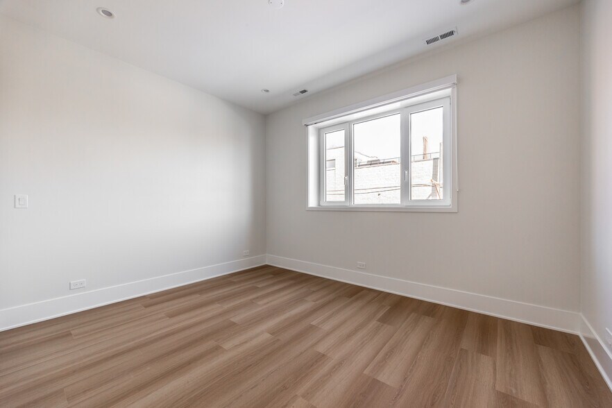 Building Photo - 1610 W Grand Ave