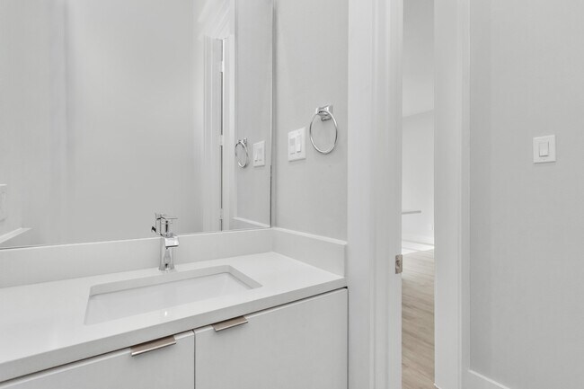 Building Photo - 5818 Burt St