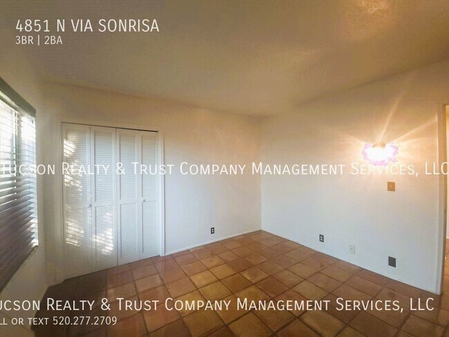 Building Photo - 4851 Vía Sonrisa