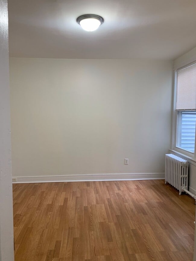 Building Photo - Single Family Home 3 beds 2 baths Newark