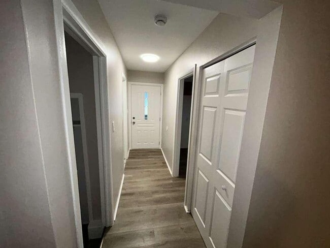 Building Photo - Colonial Ready For You